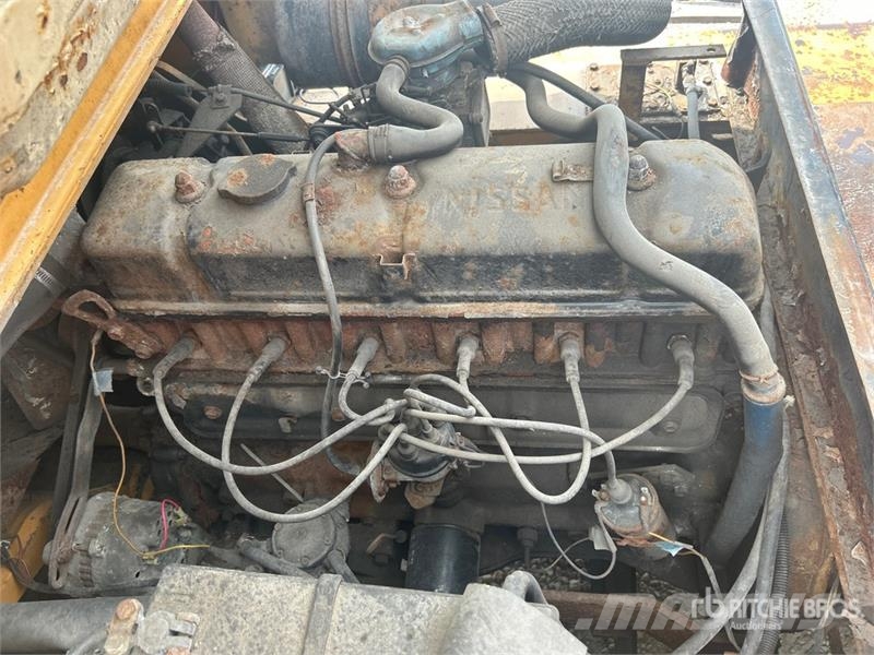 Komatsu FG407T-4 6930 lb Pneumatic Tire Forklift (Inoperab Muut haarukkatrukit