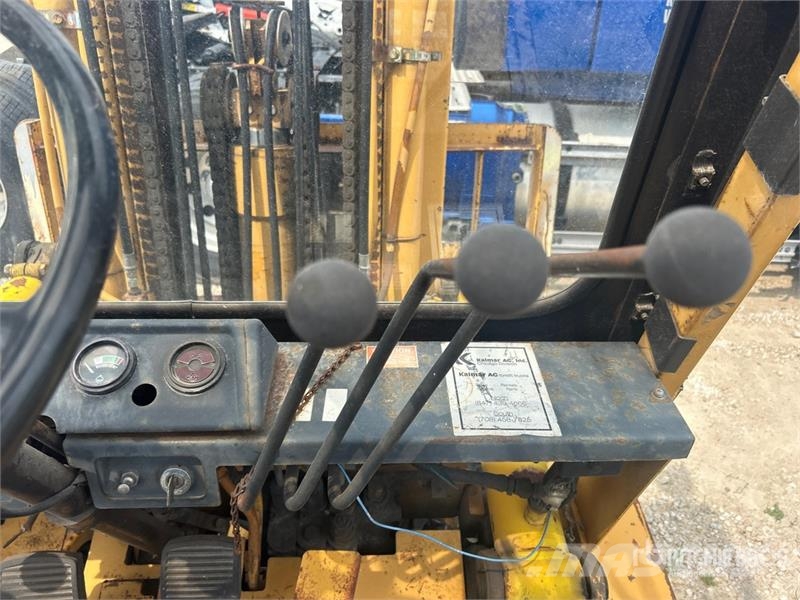 Komatsu FG407T-4 6930 lb Pneumatic Tire Forklift (Inoperab Muut haarukkatrukit