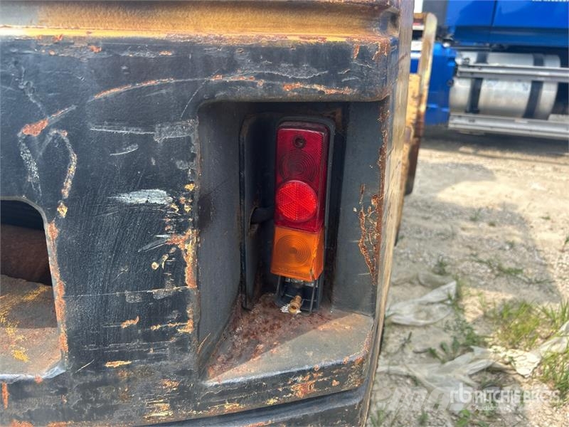 Komatsu FG407T-4 6930 lb Pneumatic Tire Forklift (Inoperab Muut haarukkatrukit
