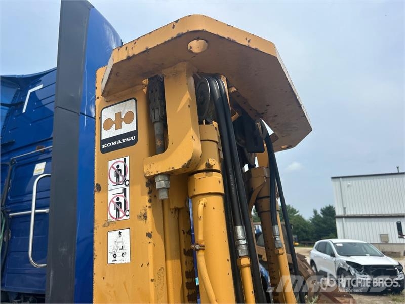Komatsu FG407T-4 6930 lb Pneumatic Tire Forklift (Inoperab Muut haarukkatrukit