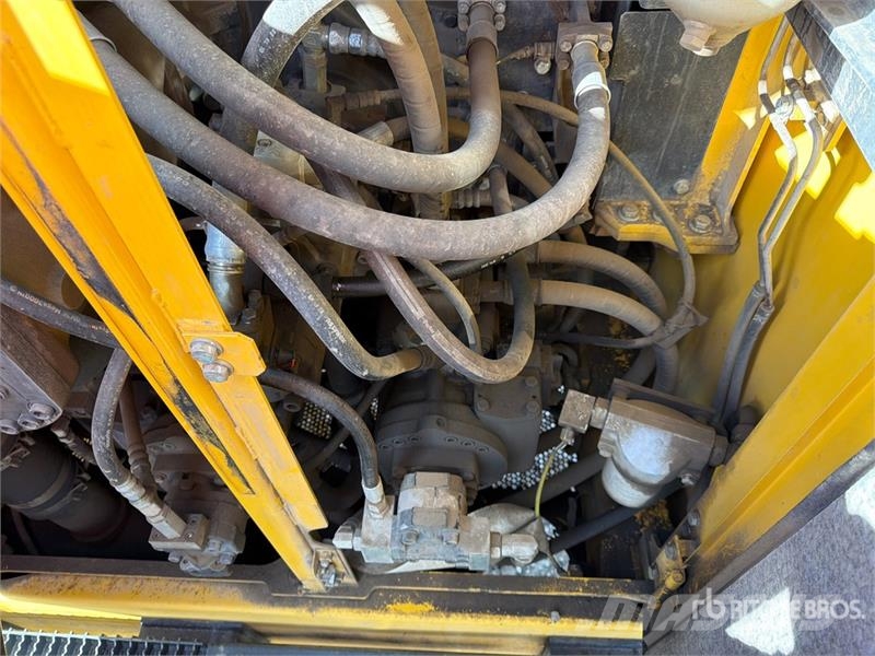 Komatsu PC1250-11 Tracked Excavator Roomikekskavaatorid