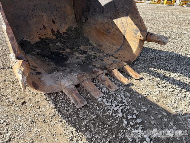 Komatsu PC1250-11 Tracked Excavator Roomikekskavaatorid
