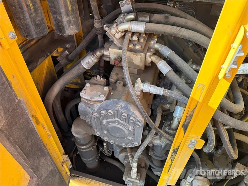 Komatsu PC1250-11 Tracked Excavator Roomikekskavaatorid