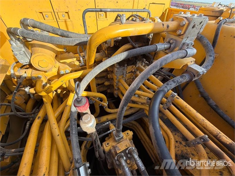 Komatsu PC1250-11 Tracked Excavator Roomikekskavaatorid