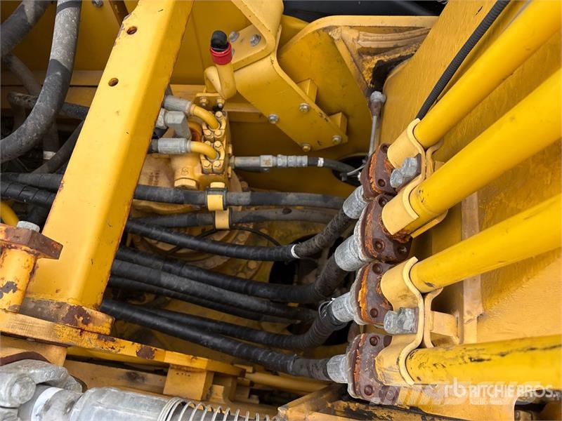 Komatsu PC200-8 Raupenbagger