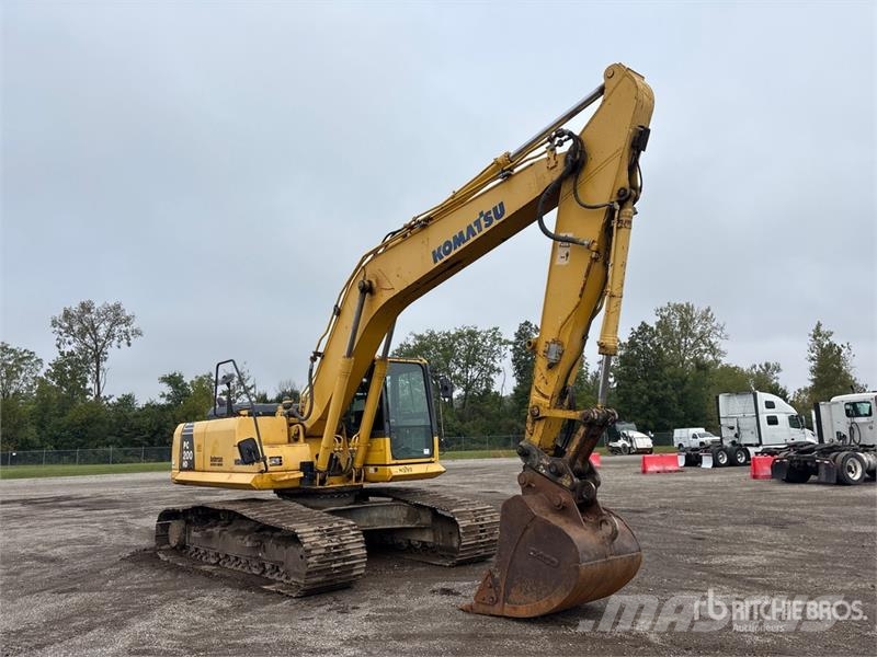 Komatsu PC200-8 Raupenbagger