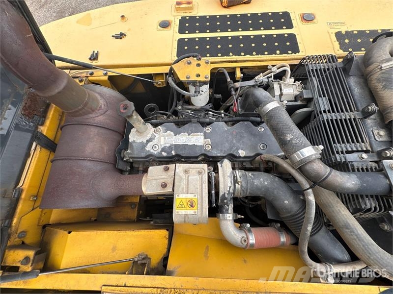 Komatsu PC200-8 Raupenbagger