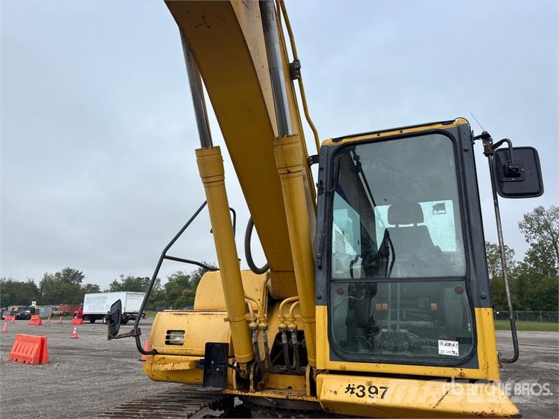 Komatsu PC200-8 Raupenbagger