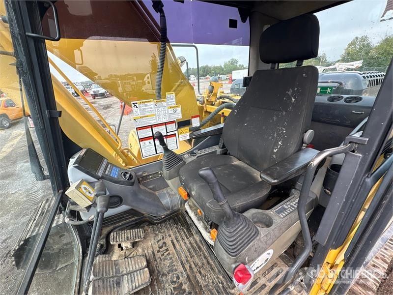 Komatsu PC200-8 Raupenbagger