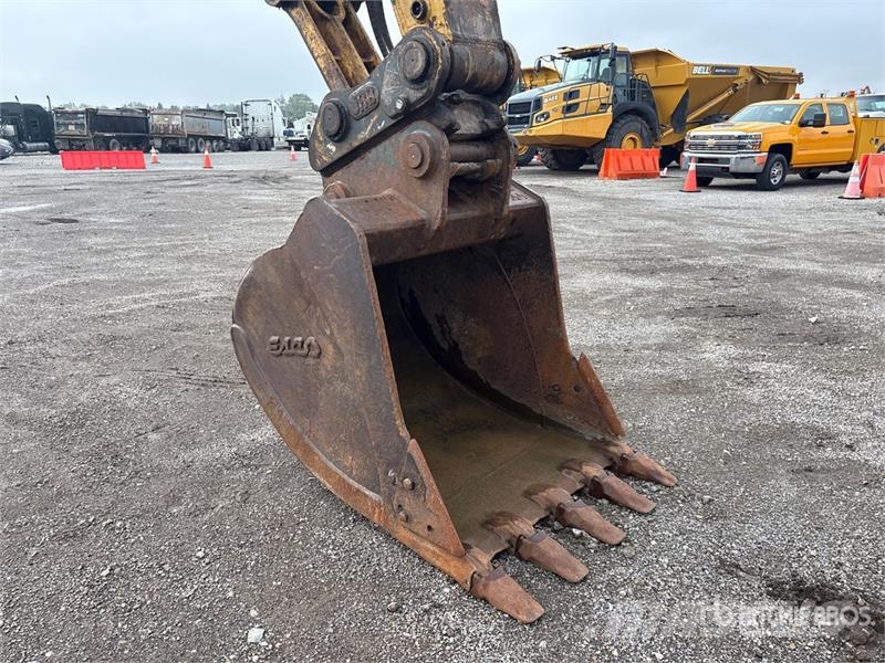 Komatsu PC200-8 Raupenbagger