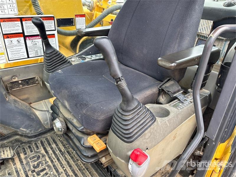 Komatsu PC200LC-8 Tracked Excavator Crawler excavators