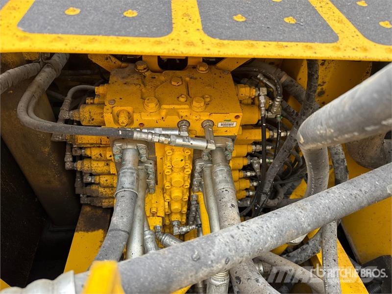 Komatsu PC210LC-11 Tracked Excavator Crawler excavators