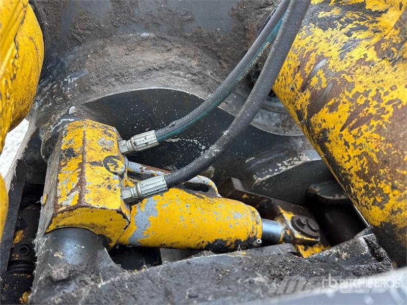 Komatsu PC210LC-11 Tracked Excavator Crawler excavators