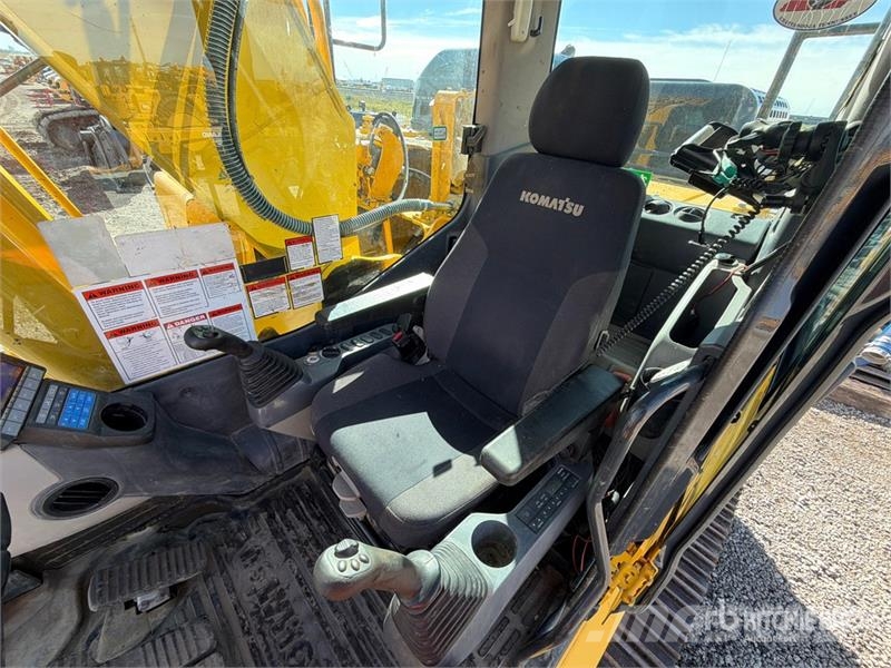 Komatsu PC240LC-11 Tracked Excavator Lánctalpas kotrók