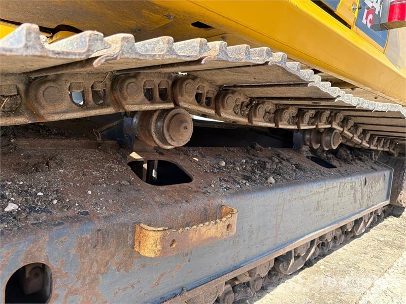 Komatsu PC240LC-11 Tracked Excavator Lánctalpas kotrók
