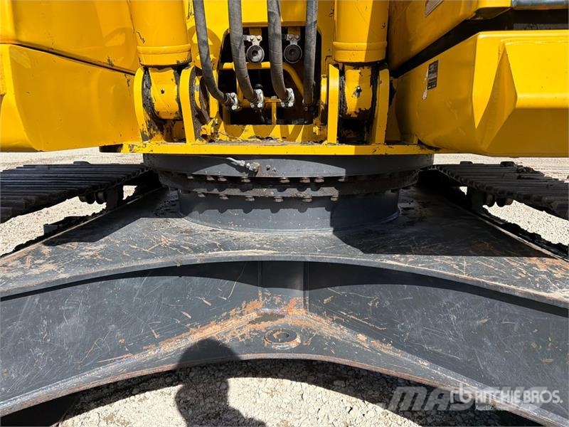 Komatsu PC240LC-11 Tracked Excavator Lánctalpas kotrók