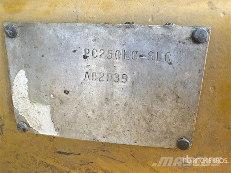 Komatsu PC250LC-6LC Tracked Excavator Bagri goseničarji