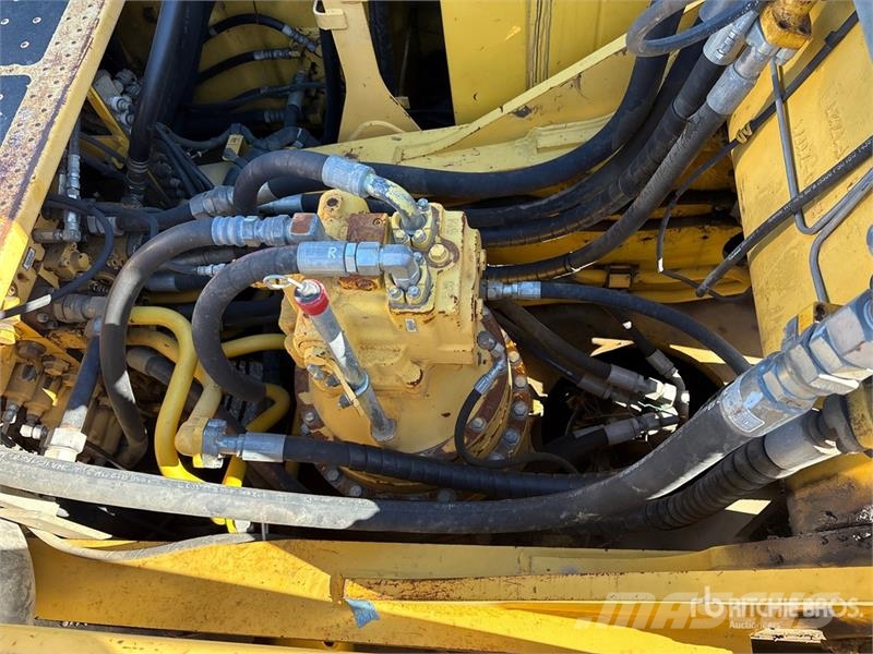 Komatsu PC490LC-10 Tracked Excavator Lánctalpas kotrók