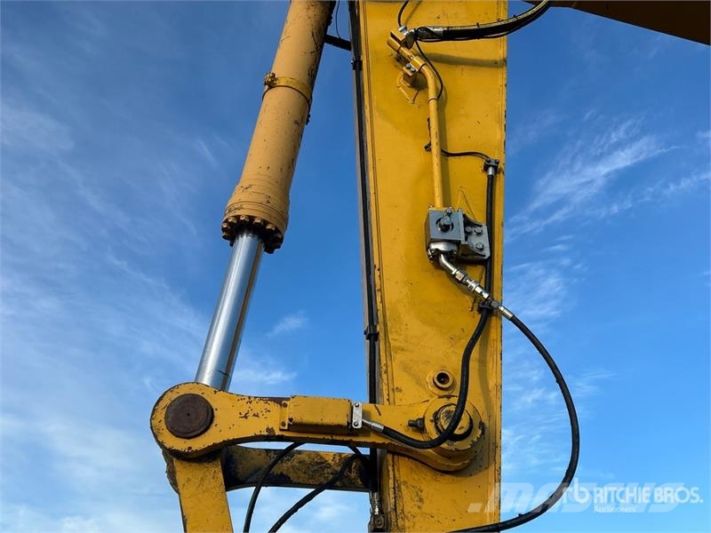 Komatsu PC490LC-11 Excavatoare pe șenile
