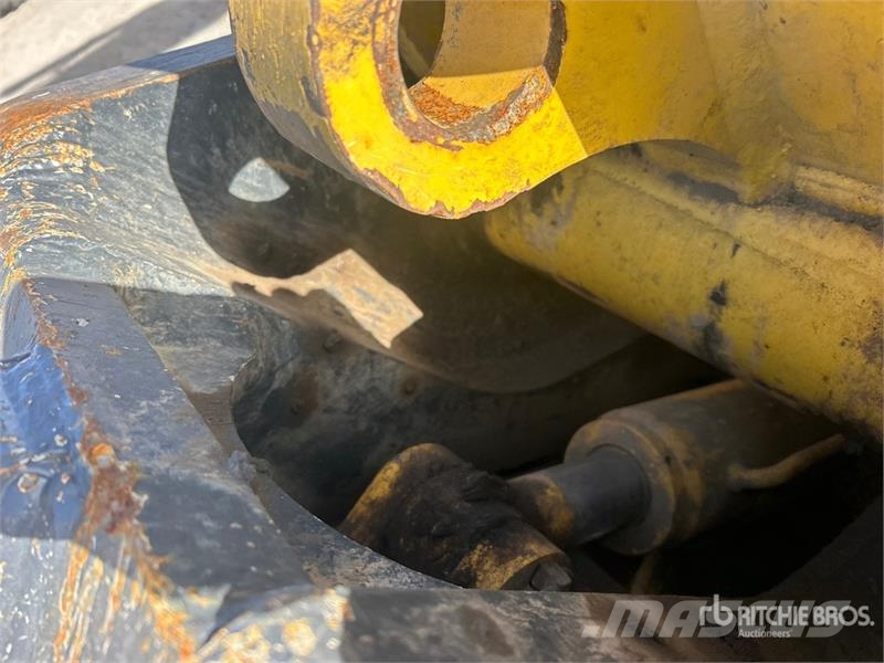 Komatsu PC490LC-11 Pásová rýpadla