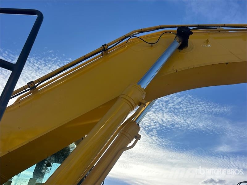 Komatsu PC490LC-11 Pásová rýpadla