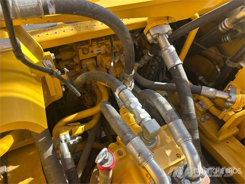 Komatsu PC490LC-11 Pásová rýpadla
