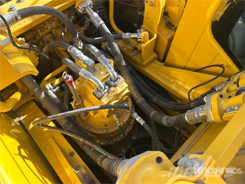 Komatsu PC490LC-11 Pásová rýpadla