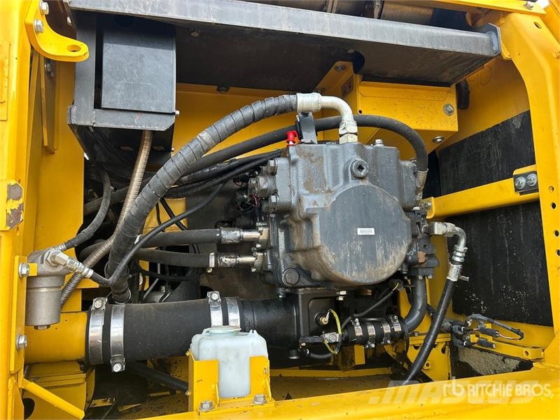 Komatsu PC490LC-11 Excavatoare pe șenile
