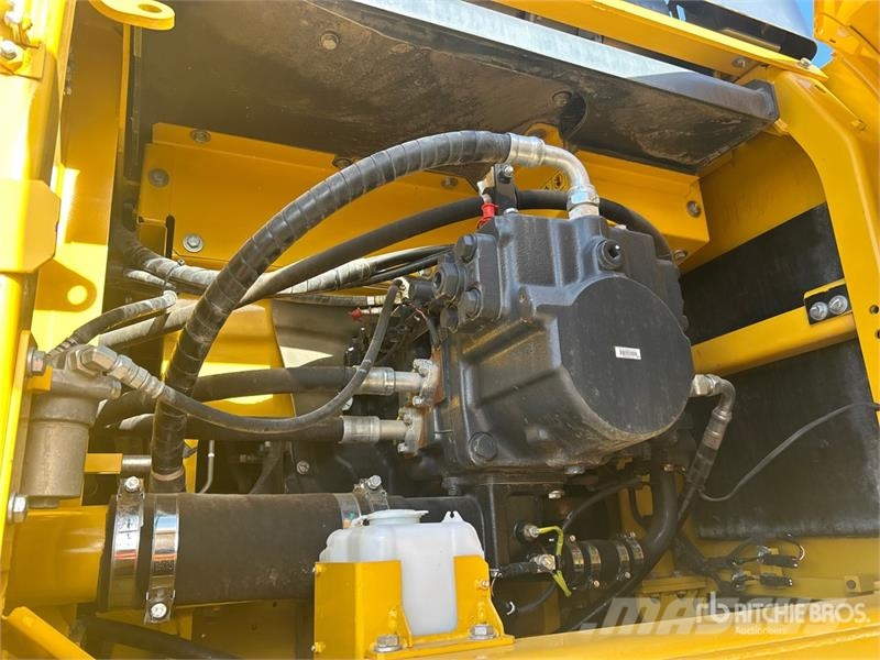 Komatsu PC490LC-11 Pásová rýpadla