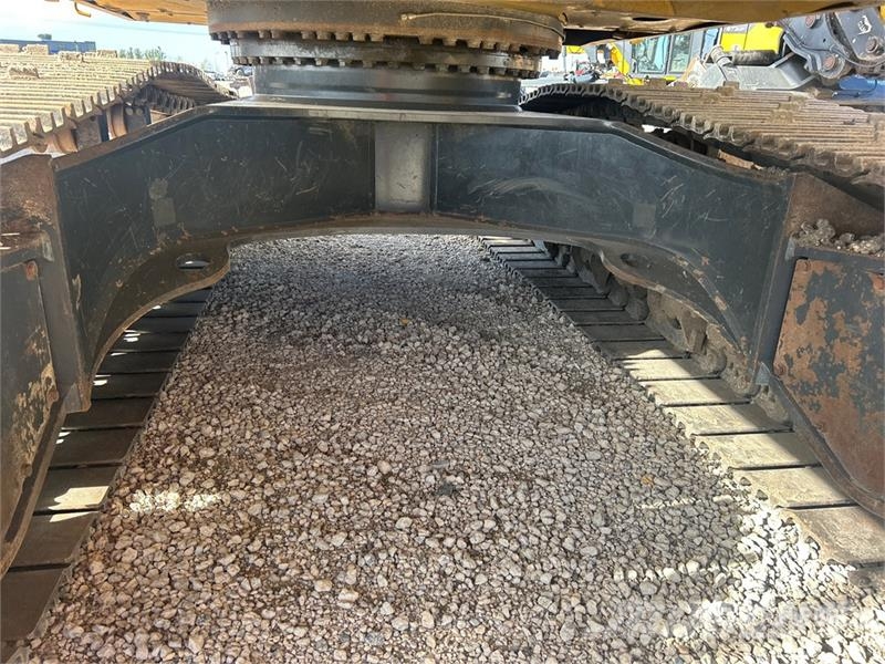 Komatsu PC490LC-11 Pásová rýpadla
