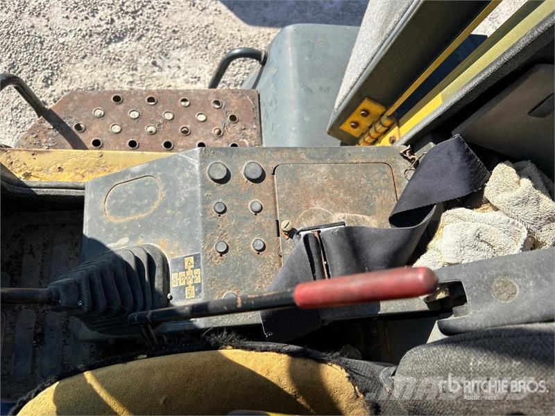 Komatsu WA120-3 휠로우더