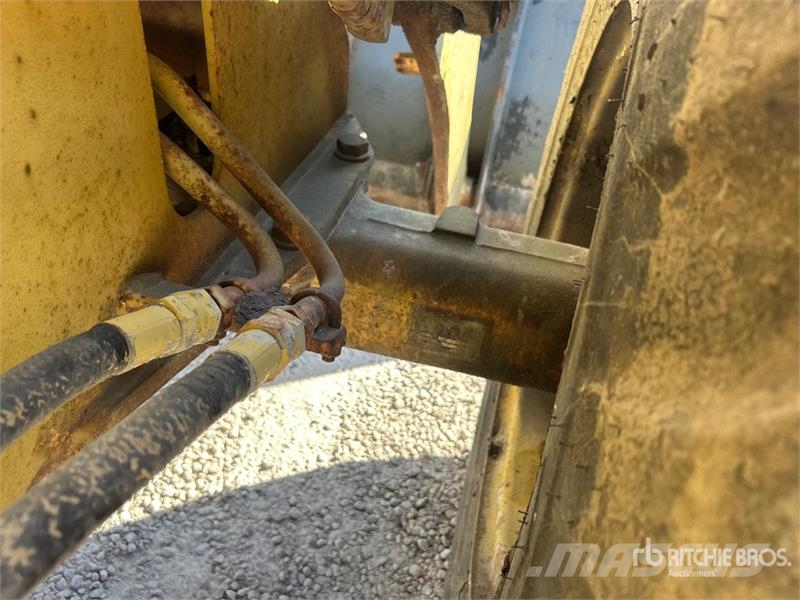 Komatsu WA120-3 휠로우더