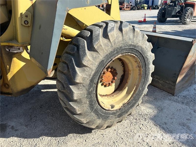 Komatsu WA120-3 휠로우더