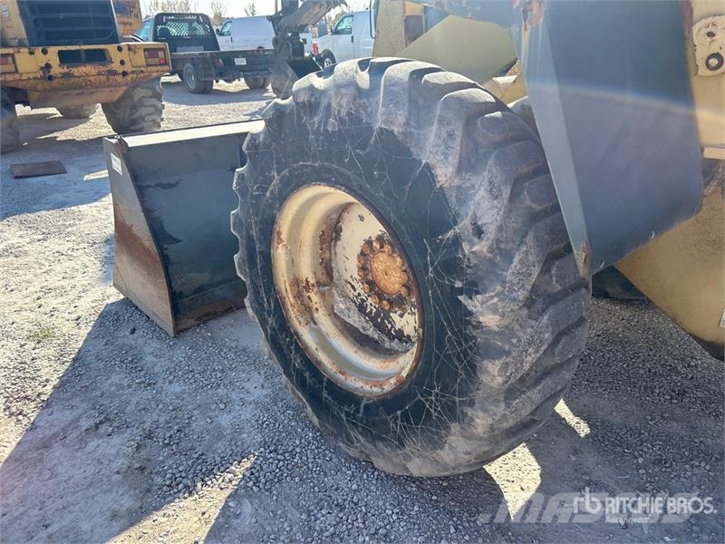 Komatsu WA120-3 휠로우더