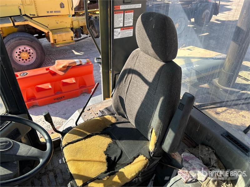 Komatsu WA120-3 휠로우더