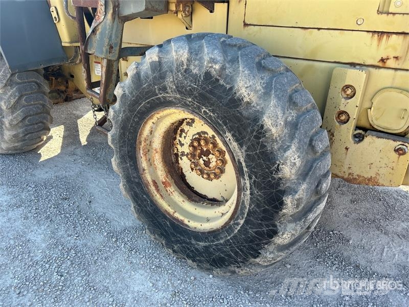 Komatsu WA120-3 휠로우더