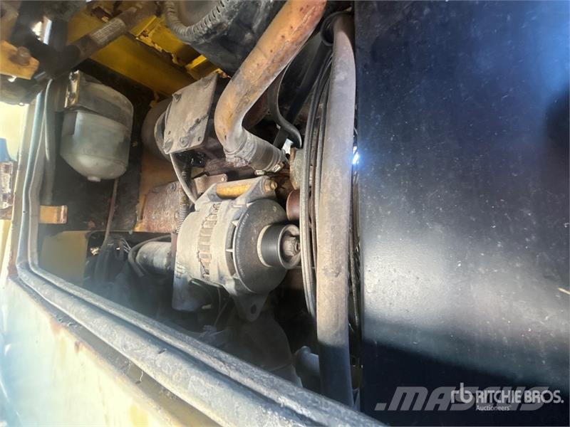 Komatsu WA120-3 휠로우더