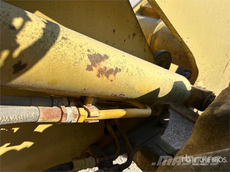 Komatsu WA120-3 휠로우더