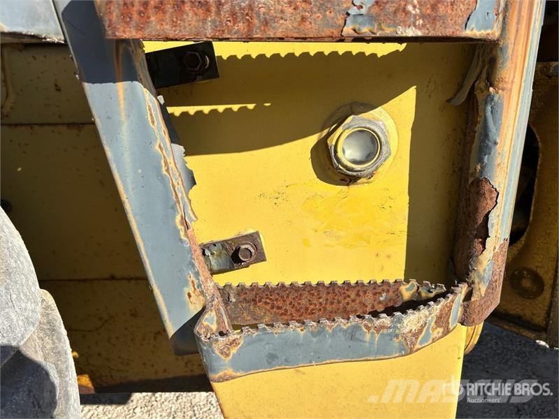 Komatsu WA120-3 휠로우더
