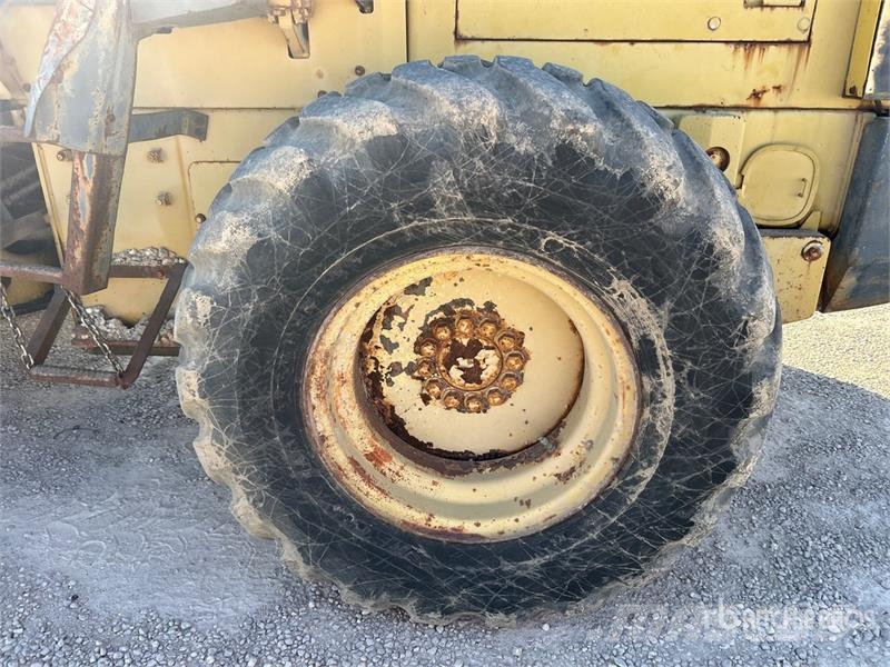 Komatsu WA120-3 휠로우더