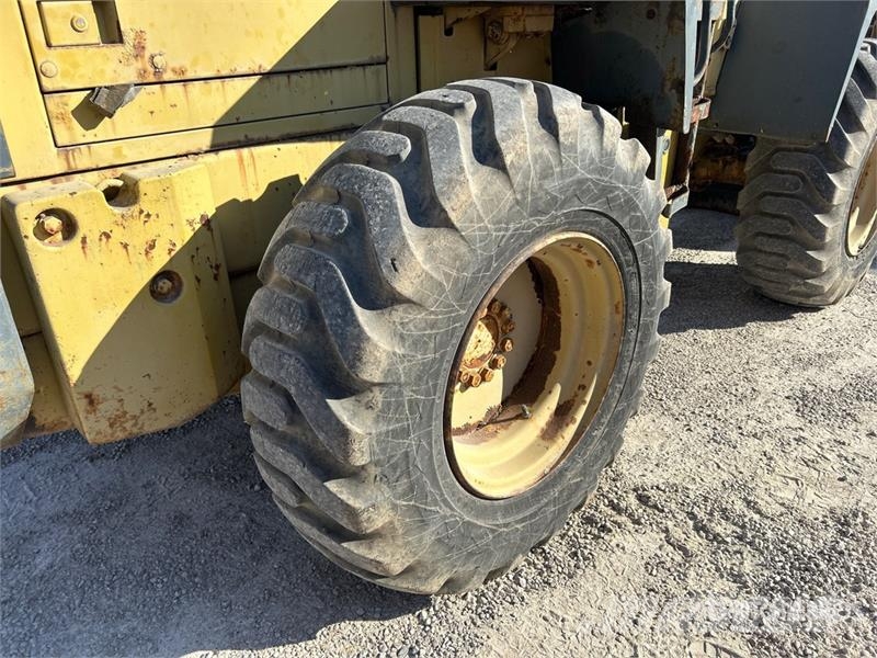 Komatsu WA120-3 휠로우더