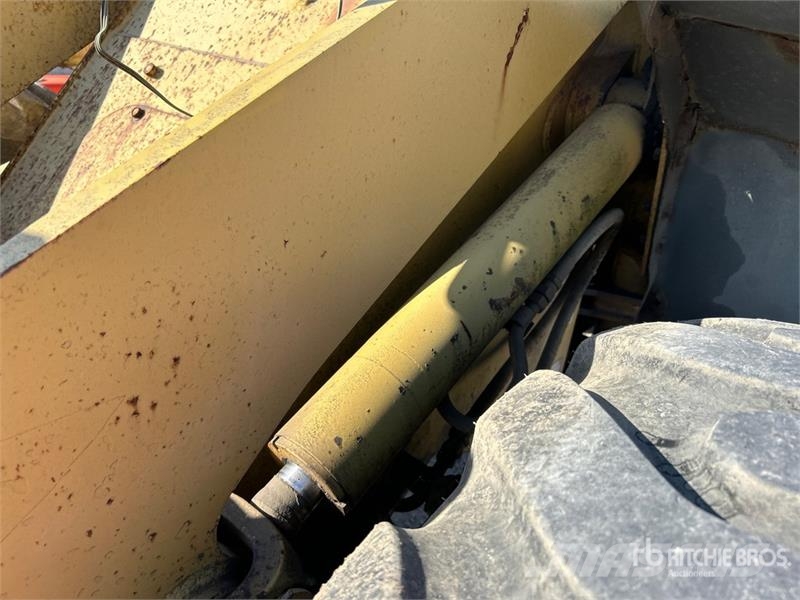 Komatsu WA120-3 휠로우더