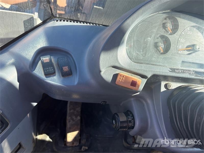 Komatsu WA200PT-5 Iekrāvēji uz riteņiem