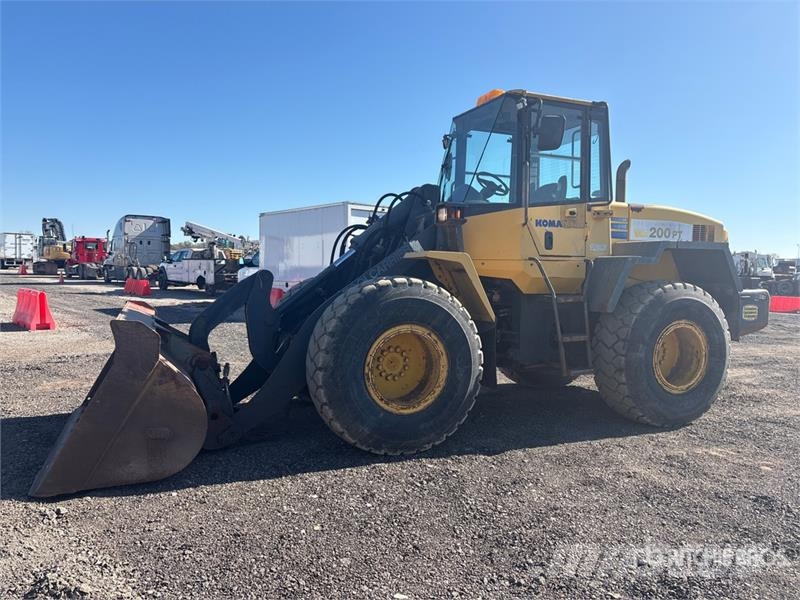 Komatsu WA200PT-5 Iekrāvēji uz riteņiem