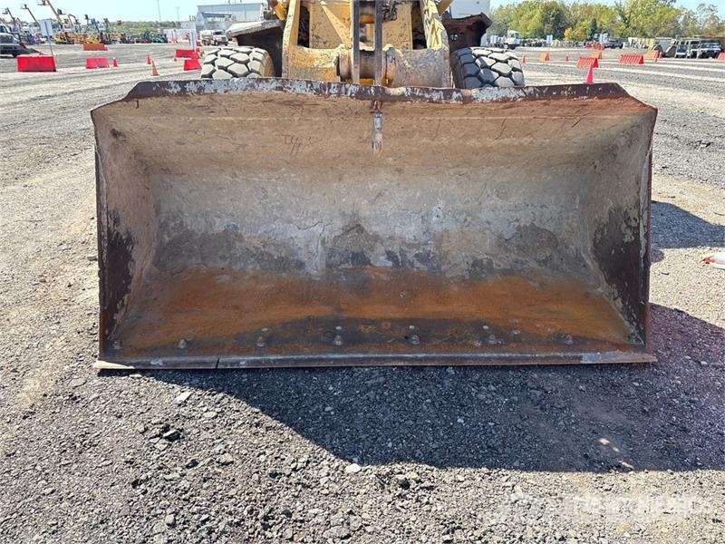 Komatsu WA320-3 Kolesni nakladalci