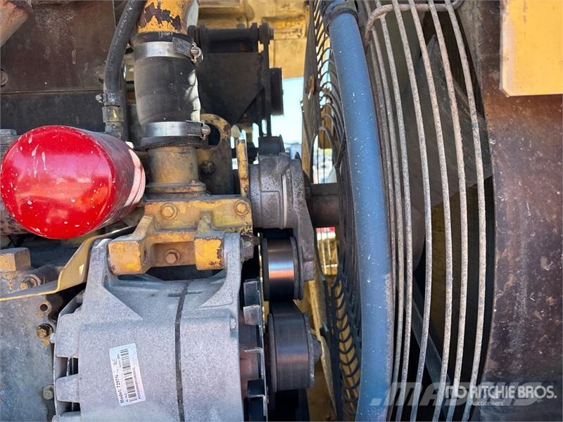 Komatsu WA320-3 Kolesni nakladalci
