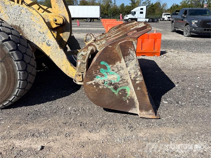 Komatsu WA320-3 Kolesni nakladalci