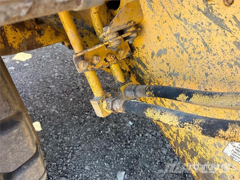 Komatsu WA320-3 Kolesni nakladalci