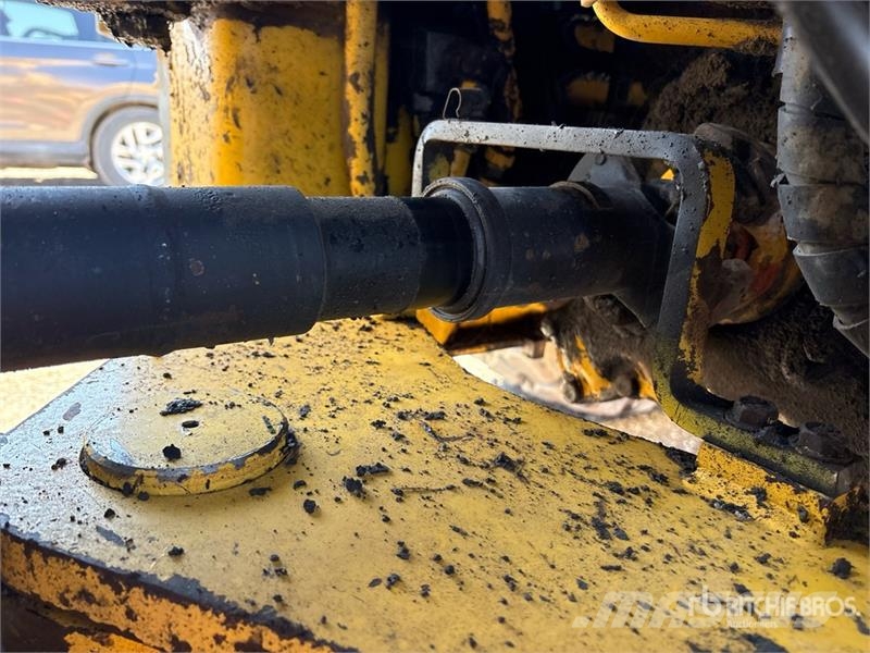 Komatsu WA320-3 Kolesni nakladalci