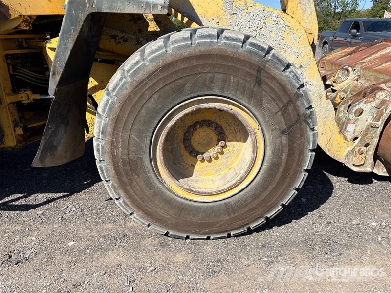 Komatsu WA320-3 Kolesni nakladalci